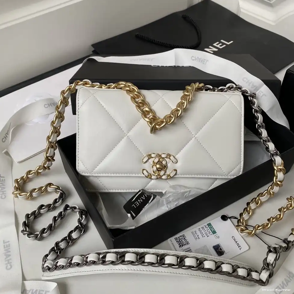 Hyper Peter CHANEL CHAIN ON WALLET 19 0621